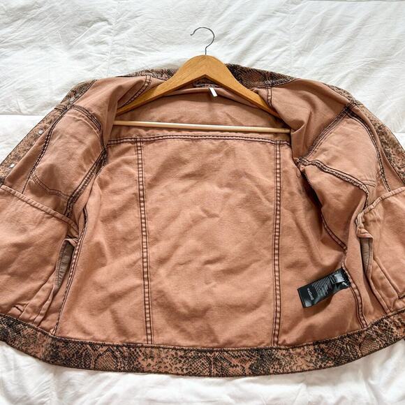 NWOT Free People Snake Trucker Jacket XS Brown Snakeskin Print Denim Cotton - Picture 10 of 14